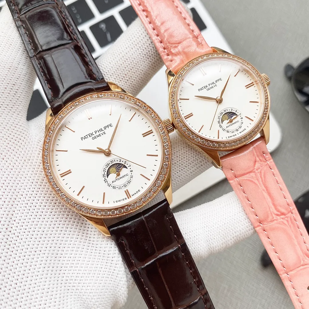 🔥🔥🔥The first new model of 2021 is Patek Philippe (Couple Watch 👫Upgraded True Moon Phase Function Watch Series), welcoming new members. The word is fashionable and high-end, using the unique Swiss ETA2824-2 special movement (zero repair), vibration frequency: 28800 oscillations per hour power reserve, sapphire glass, size 40x10mm for men and 32x10mm for women, with Patek Philippe original pin buckle and steel strap, with super waterproof function, perfect harmony, commemorative gift for couples, your first choice 💑! !